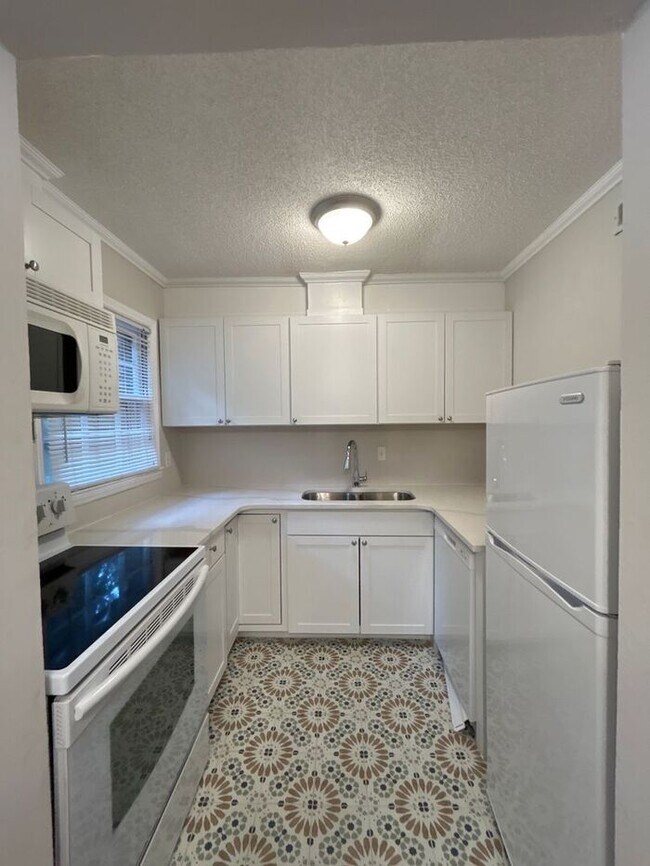 Foto del edificio - T.R. Lawing Realty Property