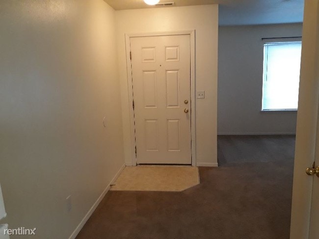 Building Photo - 3 br, 2 bath Townhome - 16026 N 19th St,
