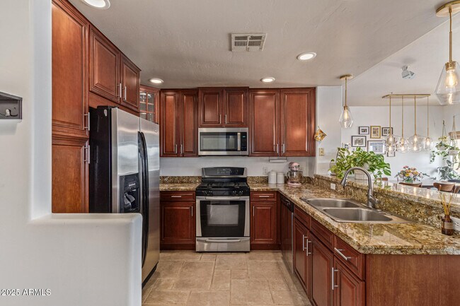 Foto del edificio - 5450 E Deer Valley Dr