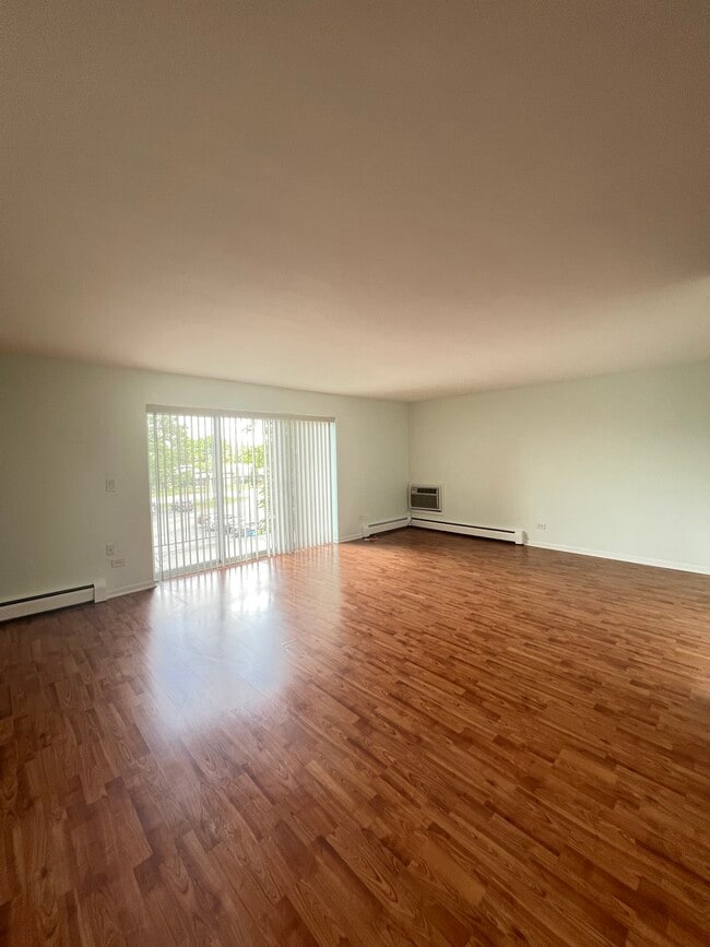 Building Photo - 10353 Dearlove Rd