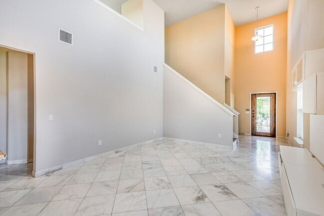 Building Photo - Your Dream Home Awaits: Explore This Stunning Manor Residence!