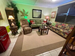 Building Photo - 2521 Avenue Q