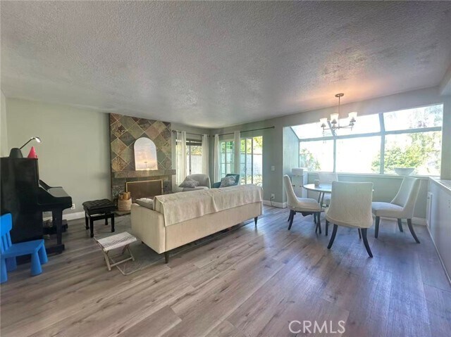 Foto del edificio - 2210 Autumn Ln