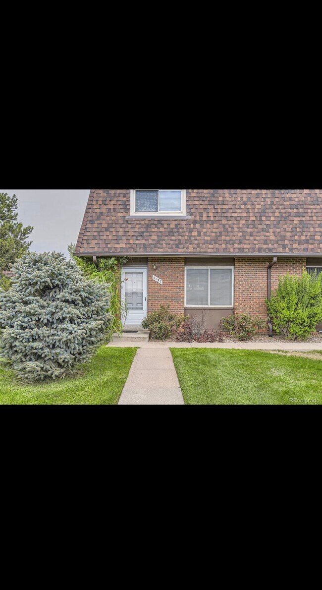 Foto del edificio - 7137 S Webster St