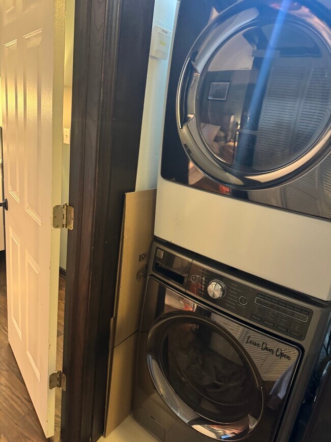 Photo - 619 N Racine Ave Apartment