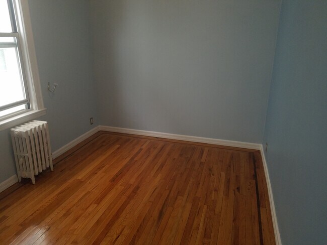 Bedroom #2 with closet - 43 Hildreth Pl