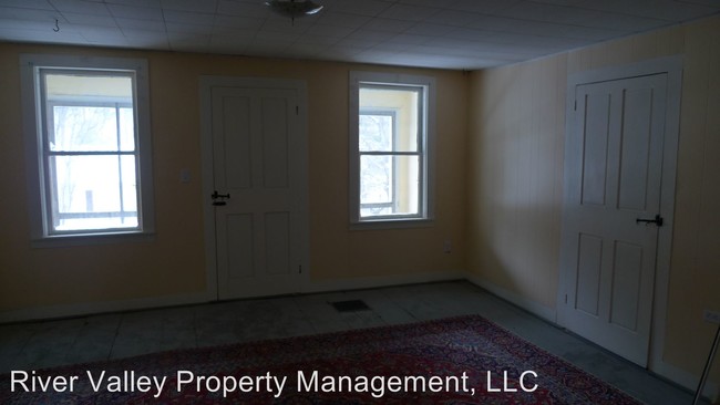 Building Photo - 2 br, 1 bath Apartment - 144 Route 12