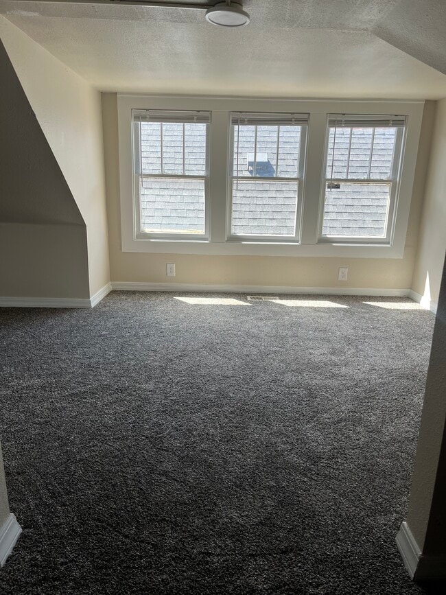 Building Photo - 816 W Mercury St