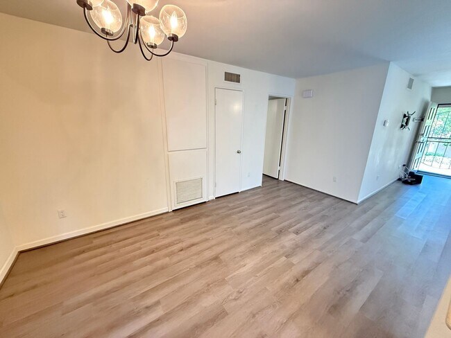 Foto del edificio - Charming 2-Bedroom Home in Friendly Valley with Resort-Style Amenities