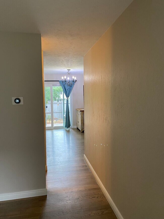 Building Photo - Charming North Boulder 3 Bedroom Townhouse