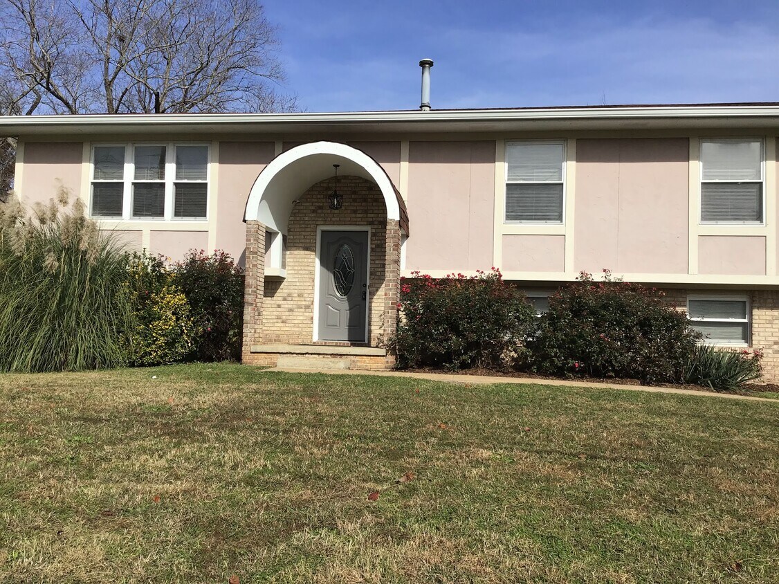 833 N Valleywood Cir, Middle Valley, TN 37343 House Rental in Middle