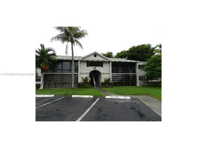 Foto del edificio - 921 NE 199th St