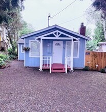 Building Photo - 719 SE Reef Ave