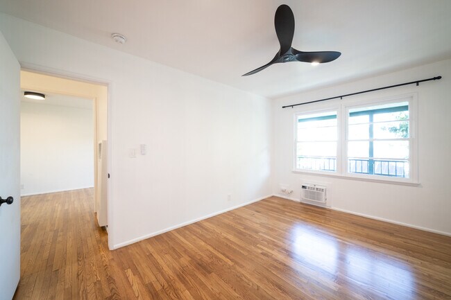 Foto del edificio - 11638 Riverside Dr