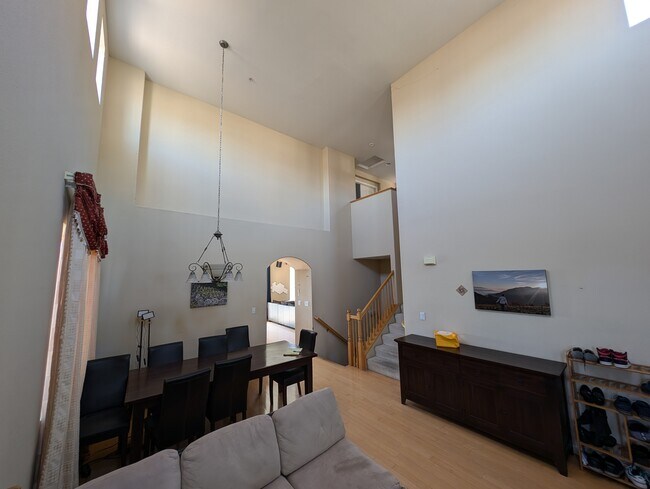 Building Photo - 457 Accacia St