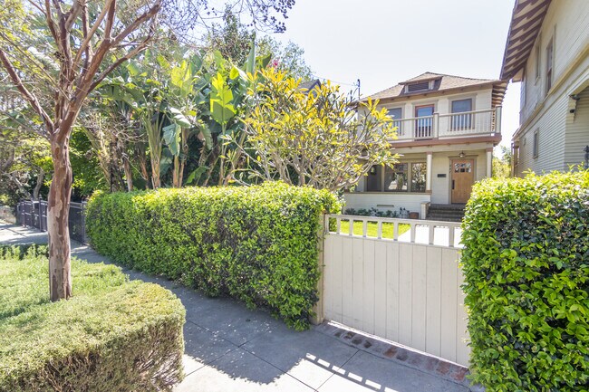 vista de la casa desde la puerta - 847 E Kensington Rd