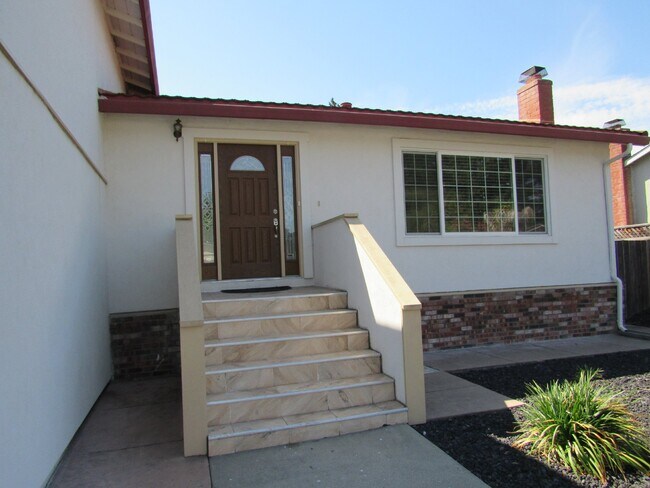 Foto del edificio - Beautiful 4 Bed, 2.5 Bath Home in Perfect San Ramon Location