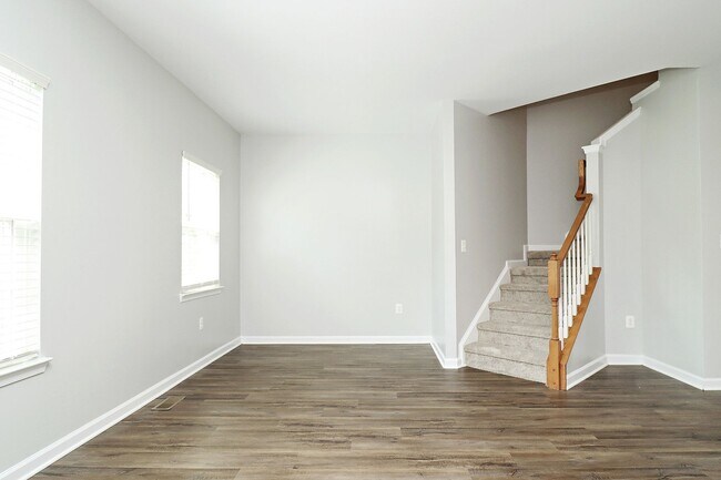Foto del edificio - Spacious Townhome Within Walking Distance ...