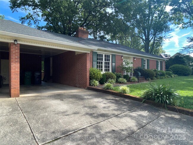 Foto del edificio - 2518 Westfield Rd