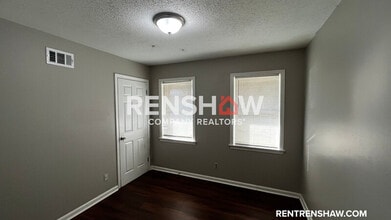 Building Photo - 2560 Thackery Dr