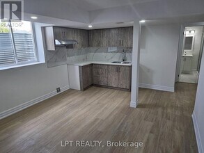 Building Photo - 71 Tweedhill Ave
