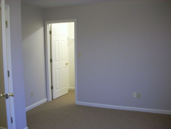 Building Photo - 716 Graftons Mill Ln