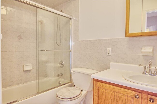 Foto del edificio - 1856 E 13th St