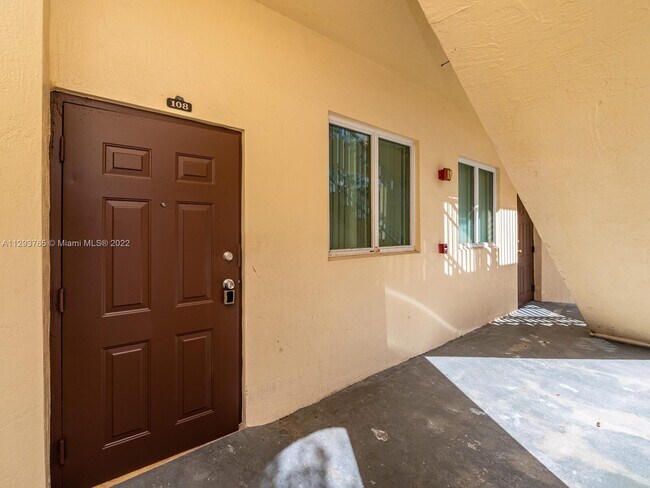 Foto del edificio - 1663 SE 27th Dr