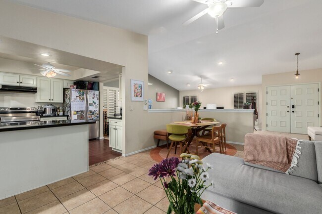 Foto del edificio - Highly sought after Marlborough Park Estates neighborhood!