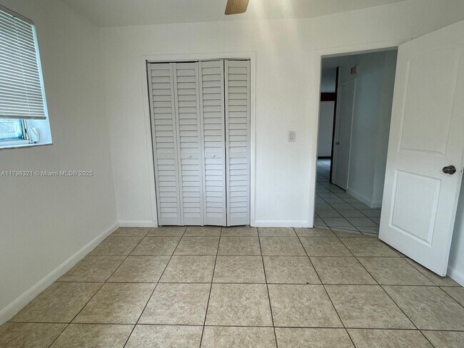 Foto del edificio - 4420 NW 60th St