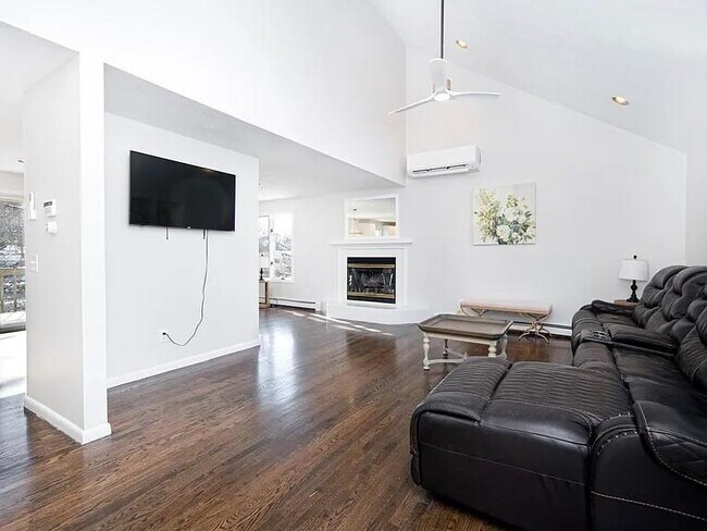 Foto del edificio - 262 Woodhill Rd