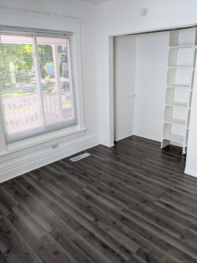 Bedroom 1 - 212 W Barnes Ave