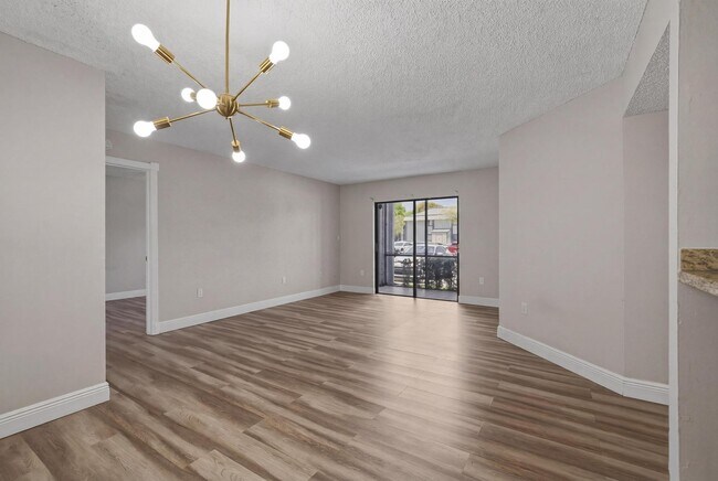 Foto del edificio - 468 NE 206th Ln