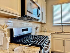 Building Photo - 717 Bayberry Cir