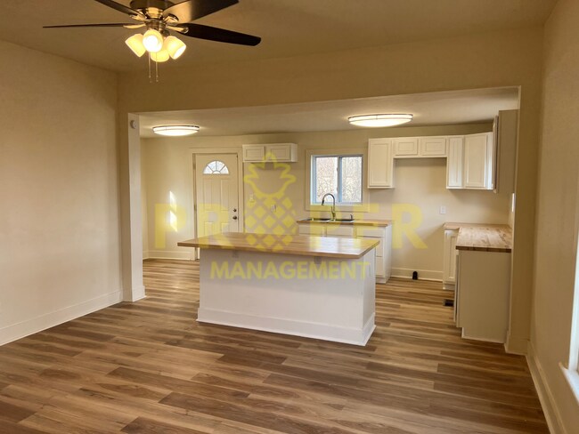 Foto del edificio - 3 bedrooms 2 full bathrooms house