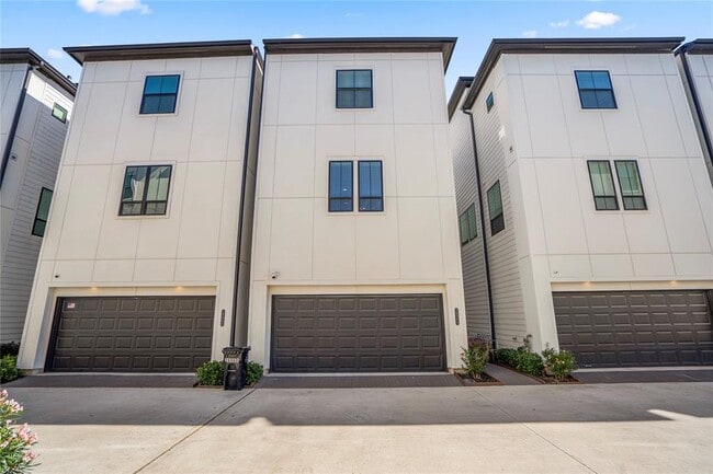 Building Photo - 2806 Grand Fountains Dr