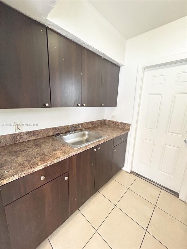 Foto del edificio - 1255 SW 6th St
