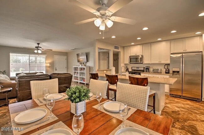 Building Photo - 609 S Priest Dr