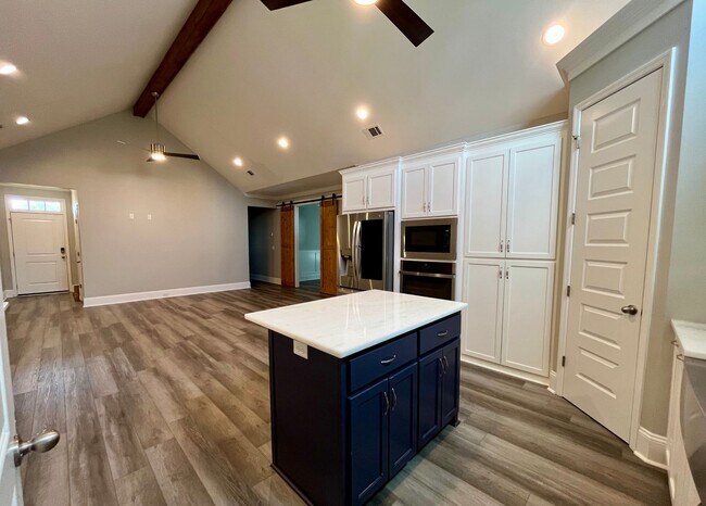 Building Photo - 3520 Spence Dr