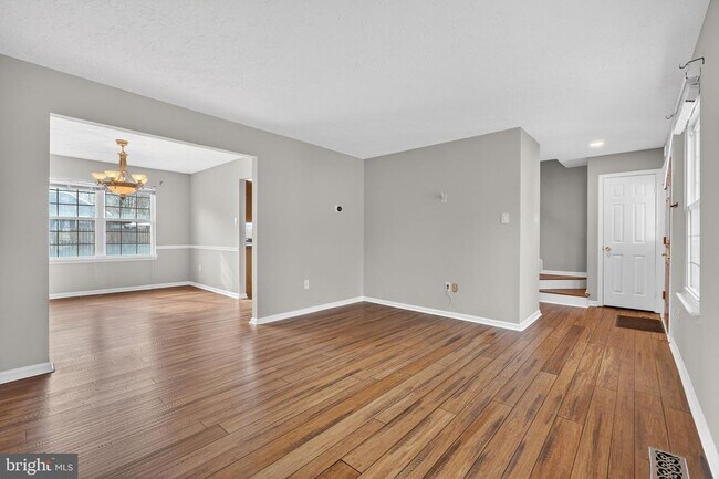 Building Photo - 8813 Francesca Dr