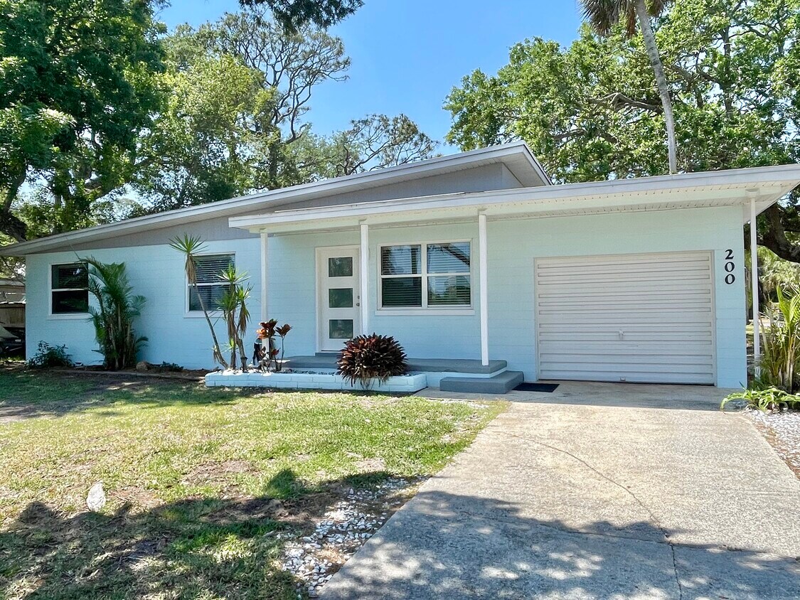 Primary Photo - 200 Palm Dr
