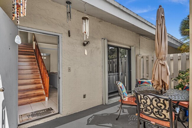 Foto del edificio - 10240 NW 33rd Pl