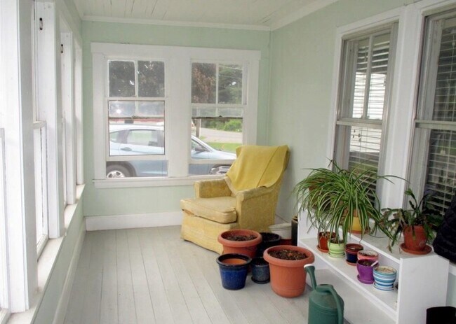 Enclosed porch - 133 1st Rangeway