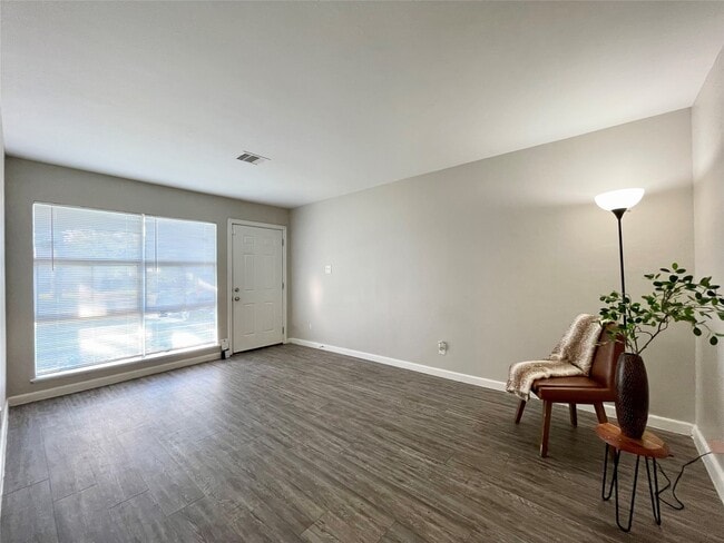 Building Photo - 5743 Beldart St