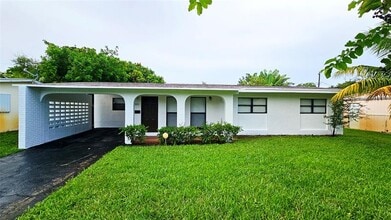 Building Photo - 501 NW 30th Ct
