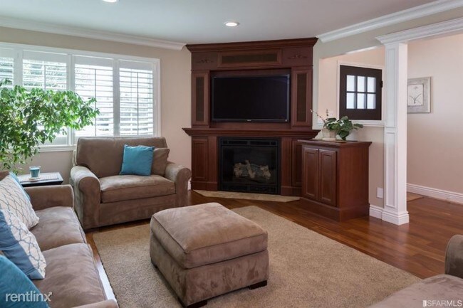 Building Photo - 4 br, 2 bath House - 1924 Los Altos Dr