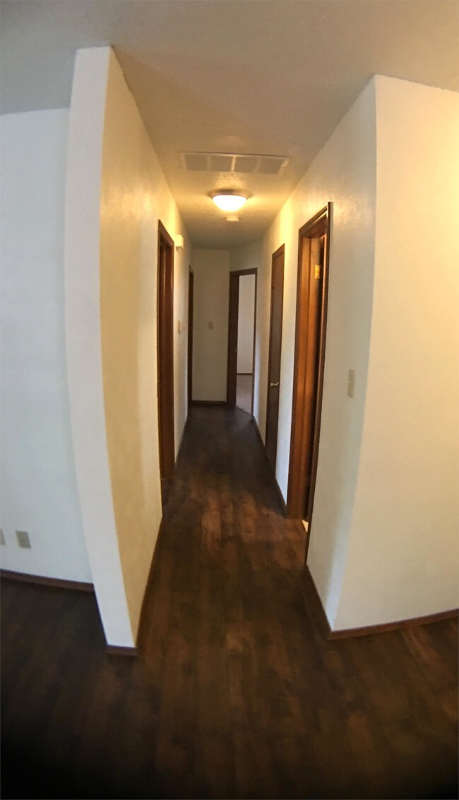 Foto del edificio - 1619 Village Dr