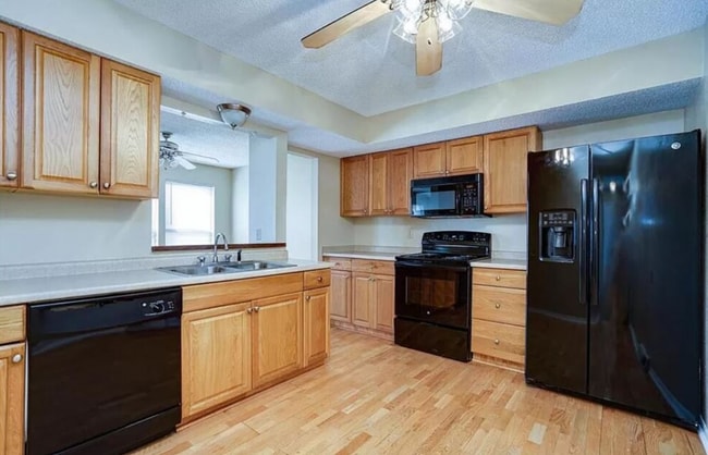 Building Photo - Countryshire