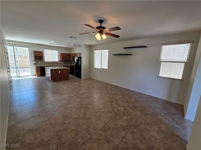 Building Photo - 8521 W Kellman Ave