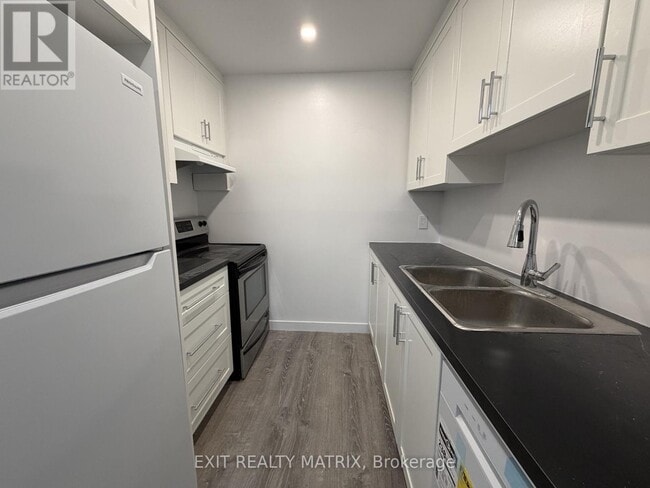 Building Photo - 2610 Draper Ave